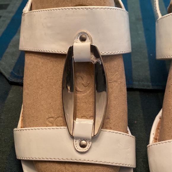 Patent Bandolino Sandals - Picture 2 of 5